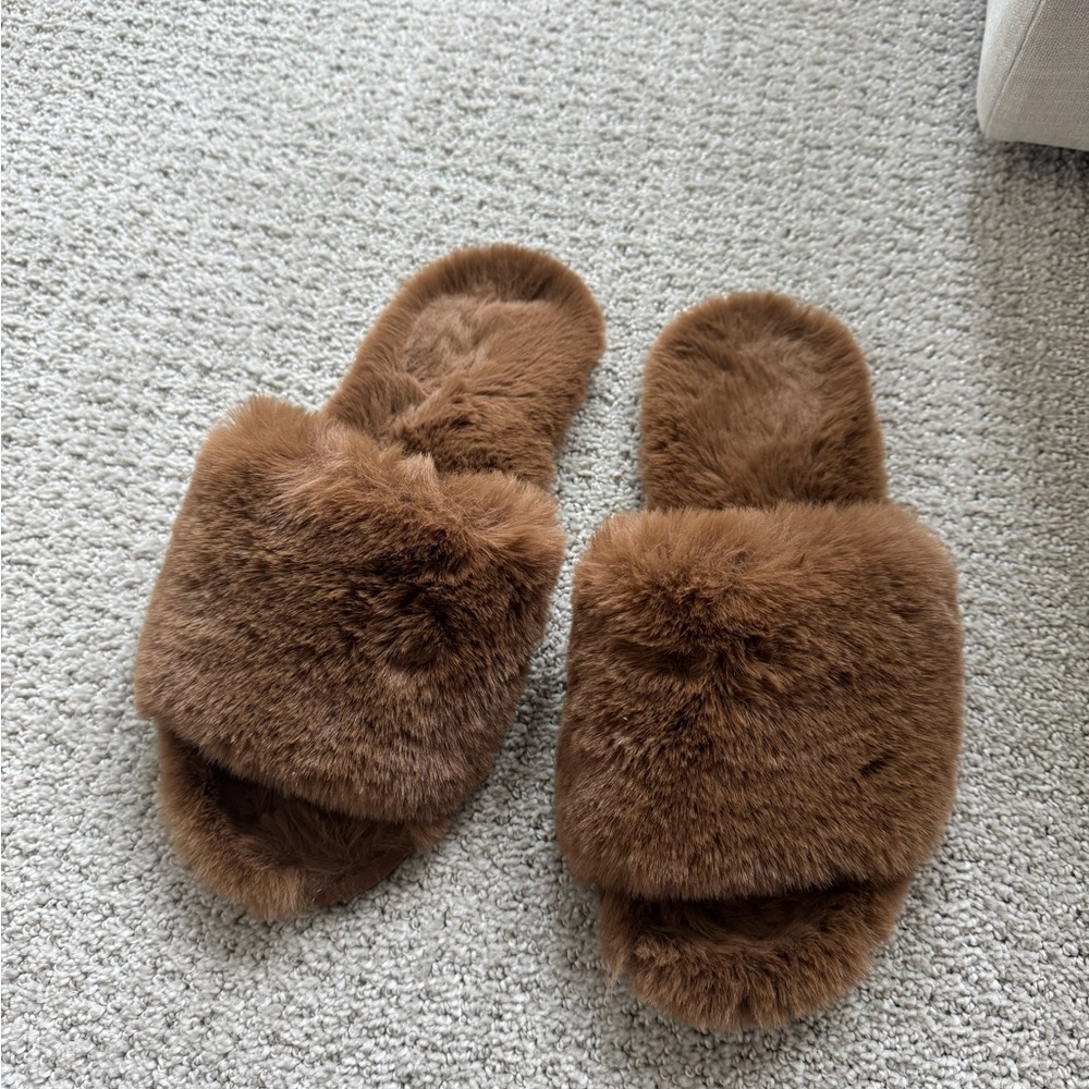APPARIS Faux Fur Slippers